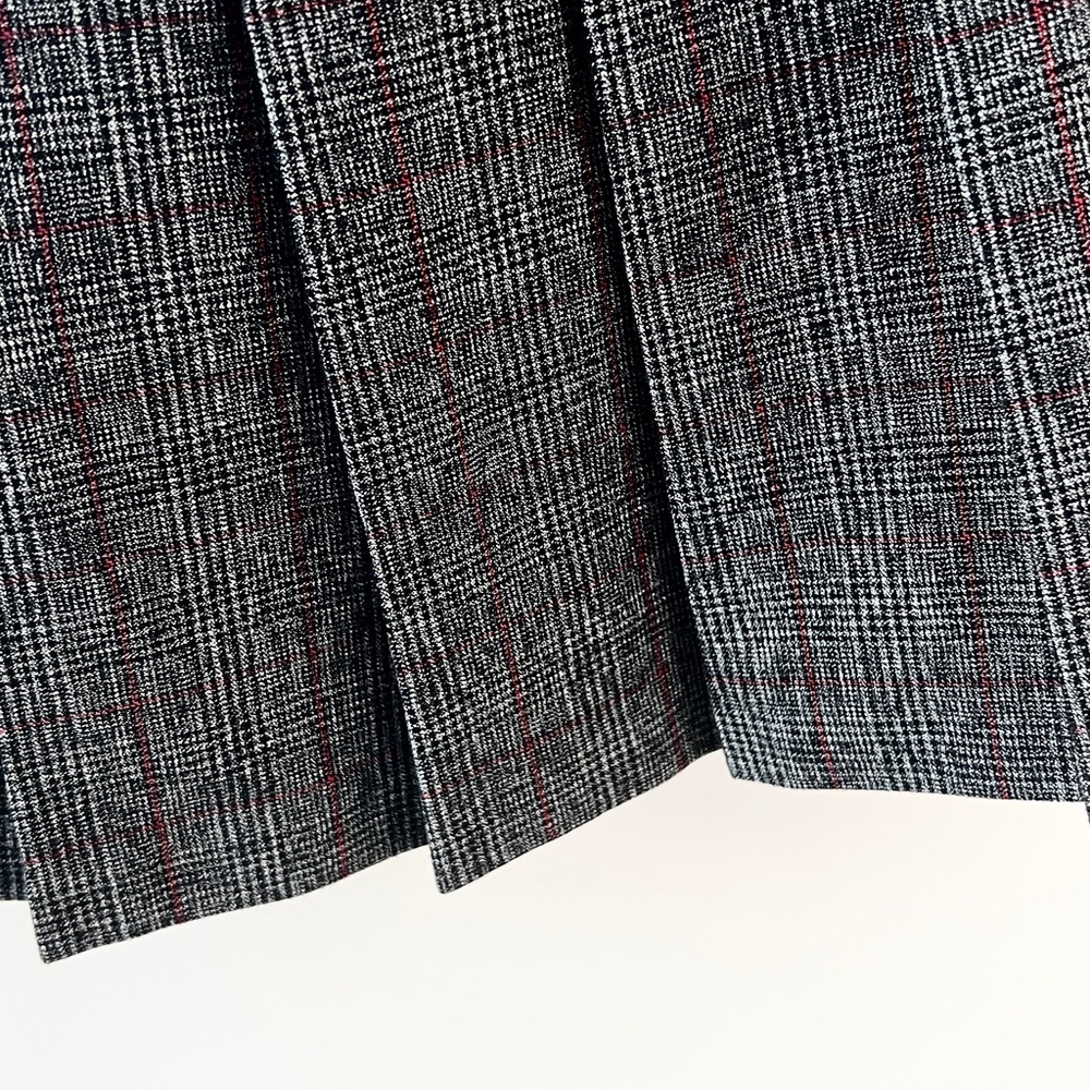 BNWOT Sunday Best Pleated Skirt – Structured Fabric, Perfect for Fall/Winter - Picture 3 of 4